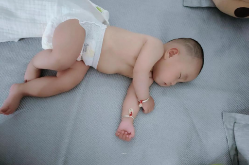 肇州宝宝先长上牙还是下牙